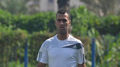 عاشور الأدهم: الحكم رفض نزول طبيب الفريق لإنقاذ لاعب من الموت.. وضربني