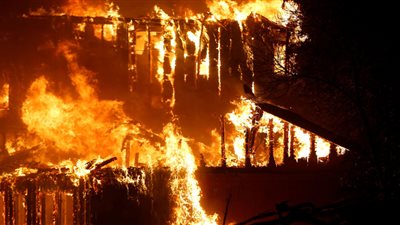 وزارة: السيطرة على 70 % من حرائق كاليفورنيا