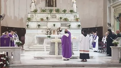 خادم الرهبان الفرنسيسكان بمصر يترأس القداس الإلهي لراحة نفس الأب كمال لبيب