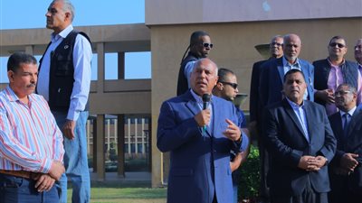 وزير النقل: القيادة السياسية وافقت على تحويل قطار أبو قير إلى مترو