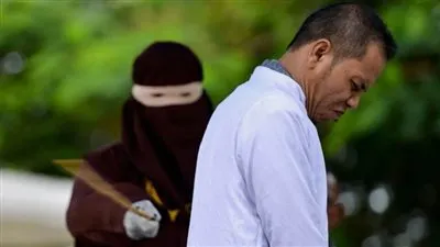 طالب بتشديد العقاب على الزنا.. جلد إندونيسي بعد كشف علاقته مع امرأة متزوجة