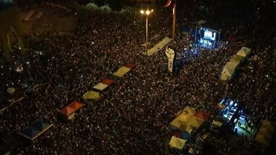 تظاهرات حاشدة في لبنان تدعو لإضراب عام.. الاثنين