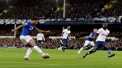 التعادل يحسم مواجهة توتنهام وإيفرتون في ليلة إصابة جوميز المروعة بالبريميرليج (فيديو)