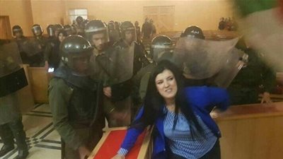 الشرطة الجزائرية تقتحم مجلس القضاء لفض إضراب القضاه (فيديو)