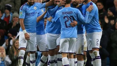 عاجل.. زوجة نجم مانشستر سيتي تسهر في ملهى ليلي مع ملاكم أمريكي