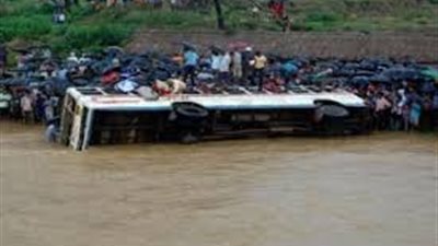 مقتل وإصابة العشرات جراء سقوط حافلة في نهر في نيبال 