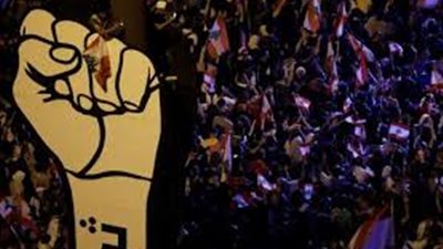 المتظاهرون يغلقون الطرق في بيروت وأجزاء أخرى من لبنان