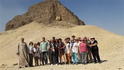 وفد أثري أيطالى يزور حجرة الدفن الملكية بهرم اللاهون بالفيوم (صور)