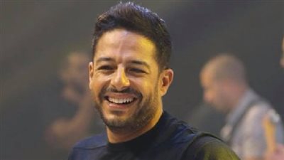 أحمد صلاح حسني يعايد حماقي بعيد ميلاده