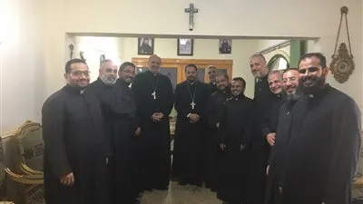 كهنة إيبارشية الجيزة والفيوم وبني سويف يجتمعون لمناقشة 