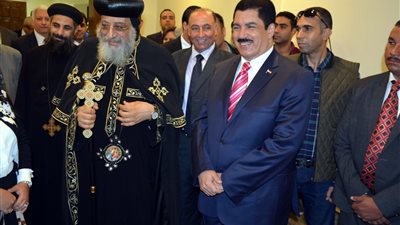 بابا الإسكندرية ومحافظ القليوبية يفتتحان أكاديمية كيمي الطبية بالعبور (صور)