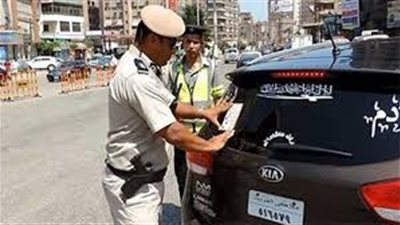 مساعد وزير الداخلية الأسبق: هذه هي عقوبة عدم وضع الملصق الإلكتروني على السيارة