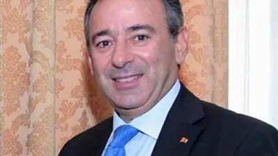 سفيرنا ببريطانيا: إقبال جماهيري كبير على الجناح المصري في بورصة لندن (فيديو)