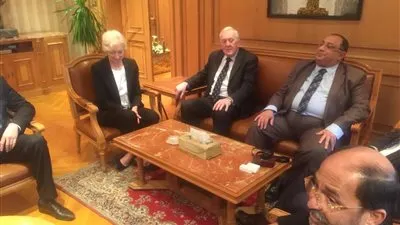 جامعة حلوان تبحث مع جامعة بريطانية شهيرة تدريب الأطباء المصريين