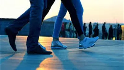 دراسة: طريقة مشيك تعكس شخصيتك