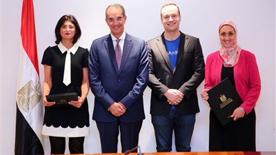  وزير الاتصالات يشهد توقيع اتفاقية بين 