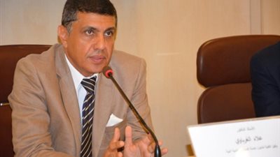 وكيل جامعة الأسكندرية يكشف أسباب لجوء المستثمرون إلى شراء الذهب