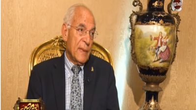 فاروق الباز: 