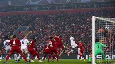 ليفربول ضد جينيك.. صدارة أوروبية ومحلية للريدز