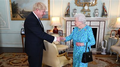 جونسون يجتمع مع الملكة إليزابيث بمناسبة بدء الحملة الانتخابية رسميًا