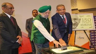 مصر تحتفل بمرور 150 عام على ميلاد الزعيم غاندي بإصدار طابع تذكاري