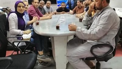 صحفيو التحرير لـ'أكمل قرطام': لا يعقل أن تنادي براتب ٥ آلاف جنيه وتجبرنا على العمل بـ٩٠٠