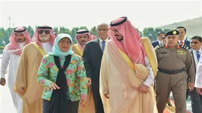 رئيسة سنغافورة تؤدي مناسك العمرة