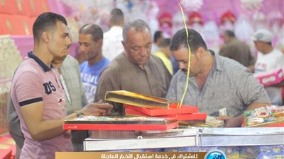 صاحب معرض لحلاوة المولد: الكيلو بـ 15 جنيه.. وإقبال كبير بالفيوم (صور)