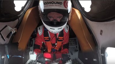 بتصميم غريب.. سيارة Bloodhound LSR تتخطى سرعة 800 ك/س (فيديو)