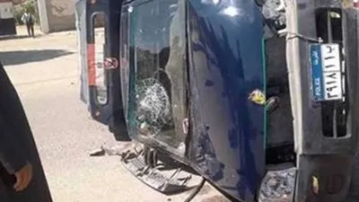 بالأسماء.. إصابة 11 إثر انقلاب سيارة شرطة بالمنيا  