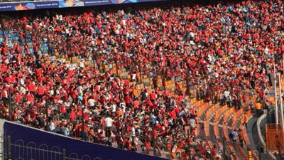 الجماهير المصرية تؤازر المنتخب من المدرجات قبل لقاء مالي (فيديو)