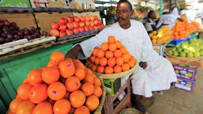 وزير المالية السودانى : نحتاج مساعدات مالية ضخمة لحماية الاقتصاد من الانهيار