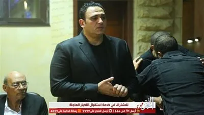 أحمد فهمي وأشرف زكي وحميد الشاعري أول الحضور في عزاء والد أكرم حسني (صور)