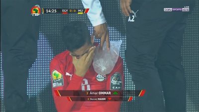 عاجل.. إصابة قوية تضرب منتخب مصر أمام مالي (فيديو)