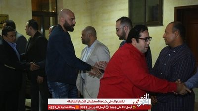 أحمد صلاح حسني ومدين وأحمد جمال يقدمون واجب العزاء في والد أكرم حسني (صور)