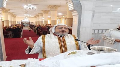 الأنبا مرقس يترأس القداس الإلهي من دير مار جرجس بالأقصر ( صور)