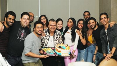 نجوم الفن والطرب يحتفلون بعيد ميلاد 