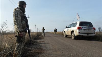 وكالة: أوكرانيا والانفصاليون يبدأون سحب القوات المخطط في المنطقة الشرقية