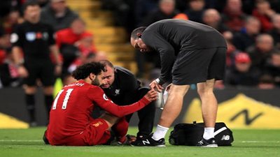 عاجل.. إصابة قوية تضرب محمد صلاح خلال مباراة ليفربول ومانشستر سيتي
