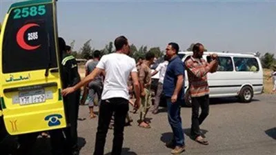 محاولا الهرب من اللصوص.. إصابة سائق توك توك صدمته سيارة بالسلام