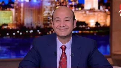 مُتصلة تتغزل في الرجل الأصلع.. وعمرو أديب: بترفعي روحي المعنوية (فيديو)