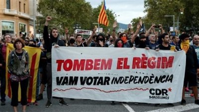 المتظاهرون المؤيدون لاستقلال كتالونيا يقطعون الطريق السريع بين فرنسا وإسبانيا