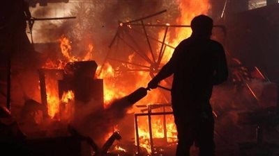 رجل يشعل النار بآخر في احتجاجات هونج كونج