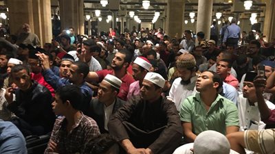 الآلاف يشاركون في 