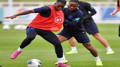 خناقة بالأيدي في معسكر إنجلترا بين لاعبي ليفربول ومانشستر سيتي