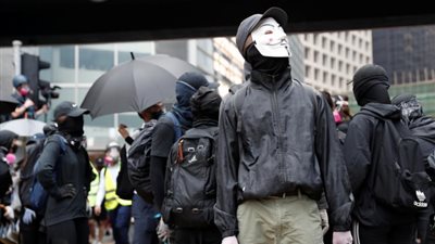 تظاهر المحتجين في قلب الحي المالي في هونج كونج لليوم الثاني