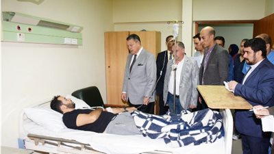 محافظ بني سويف يزور مصابي حادث انقلاب ميكروباص: 