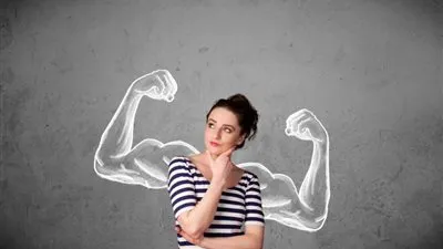 استشاري علاقات عاطفية تكشف أسباب استرجال الفتاة (فيديو)