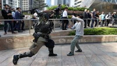 هونج كونج تستعد لمزيد من الفوضى مع انتشار العنف في جميع أنحاء البلاد