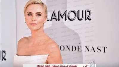 تشارليز ثيرون تشارك بإطلالة بيضاء في حفل Glamour Women Of The Year